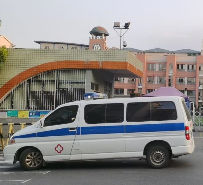 南明救护车出租护送骨折病人一公里多少钱